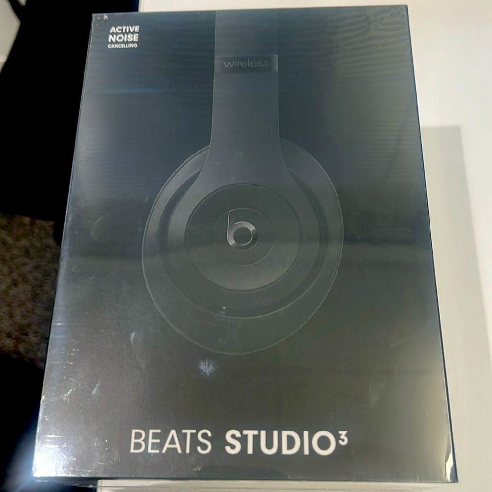 NWT Beats Studio3 Wireless Noise Cancelling Over-Ear Headphones (Black)